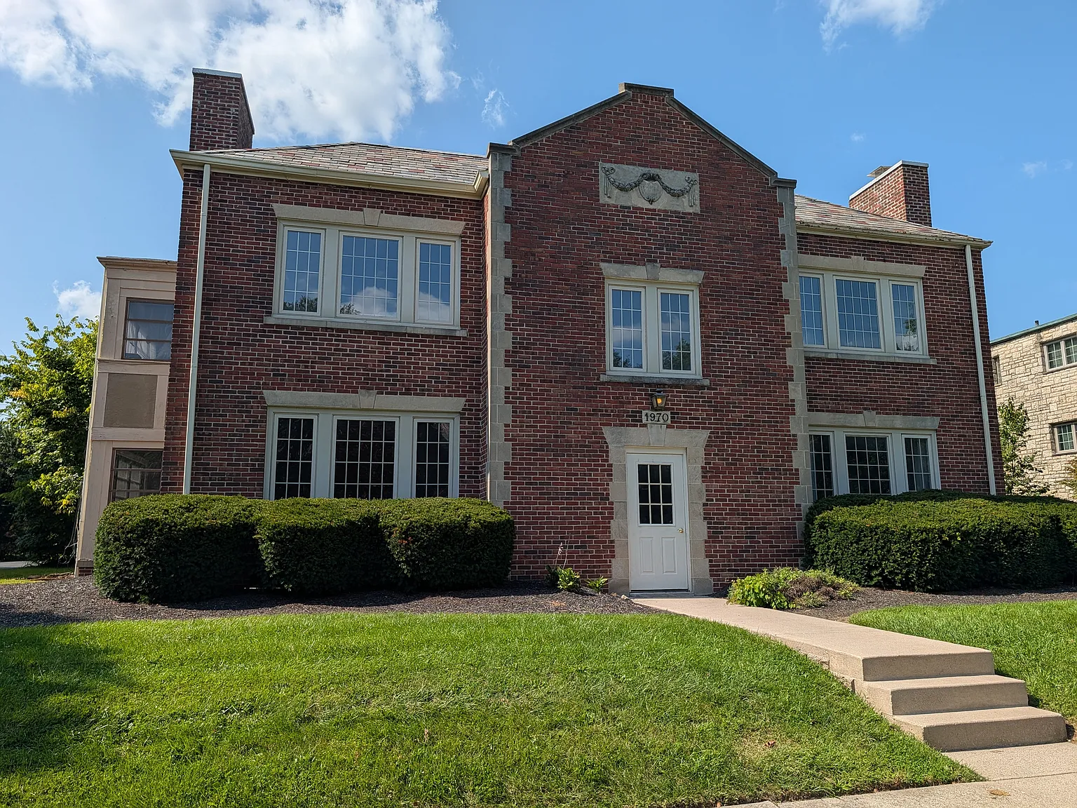 2 bed, 1112 sqft, $1,649 — Photo 1