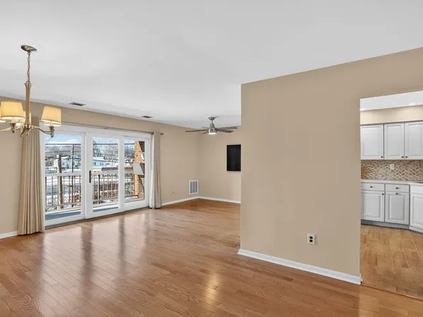 215 Haddonfield Cmns #215, Haddonfield, NJ 08033