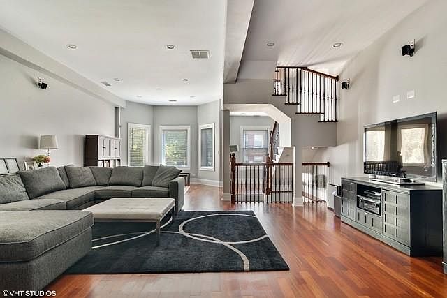 1st image of 1530 W Diversey Pkwy #2