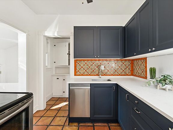 Freshly remodeled kitchen- quartz countertop