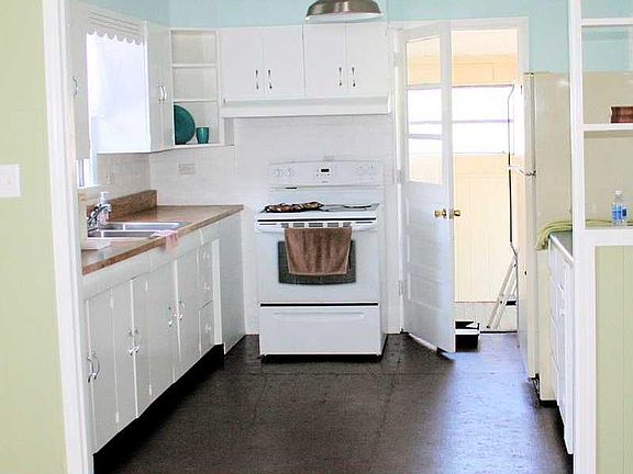5th image of 1008 Sloan St