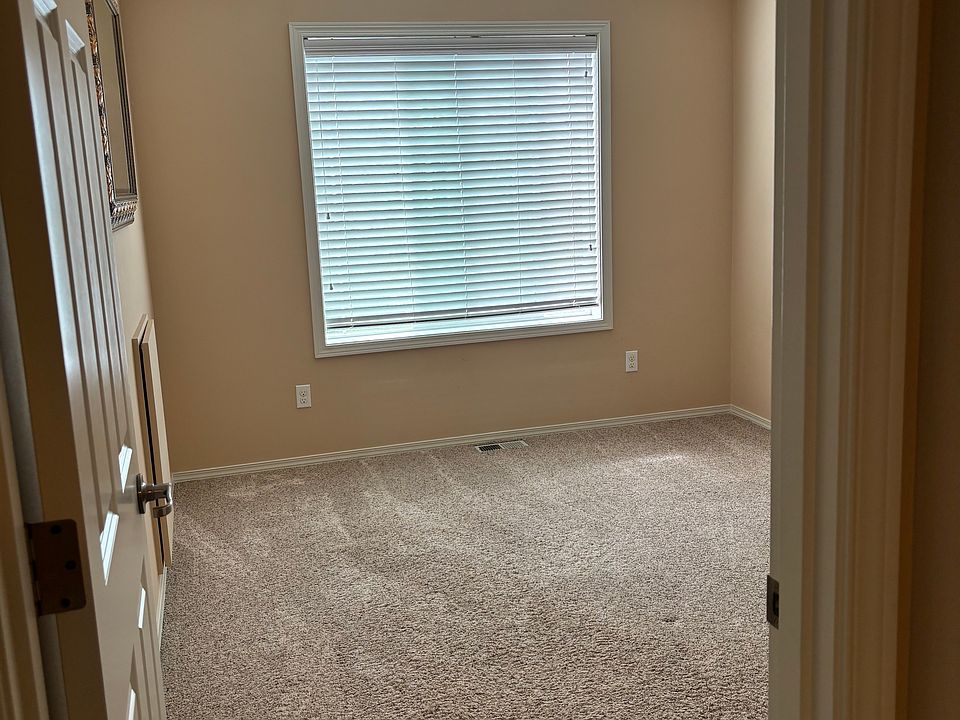 2d bedroom ( as well as 
spacious and bright bedroom with large windows ,cozy carpet, and peaceful atmosphere. Perfect for rest, sleep, or focused work. Room easily fits a queen-size bed, nightstands, and a desk or dresser. Clean, quiet, and private.