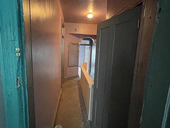 4th image of 929 N Pine St