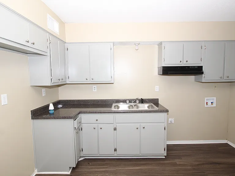 630 Blackhawk Rd — Photo 12