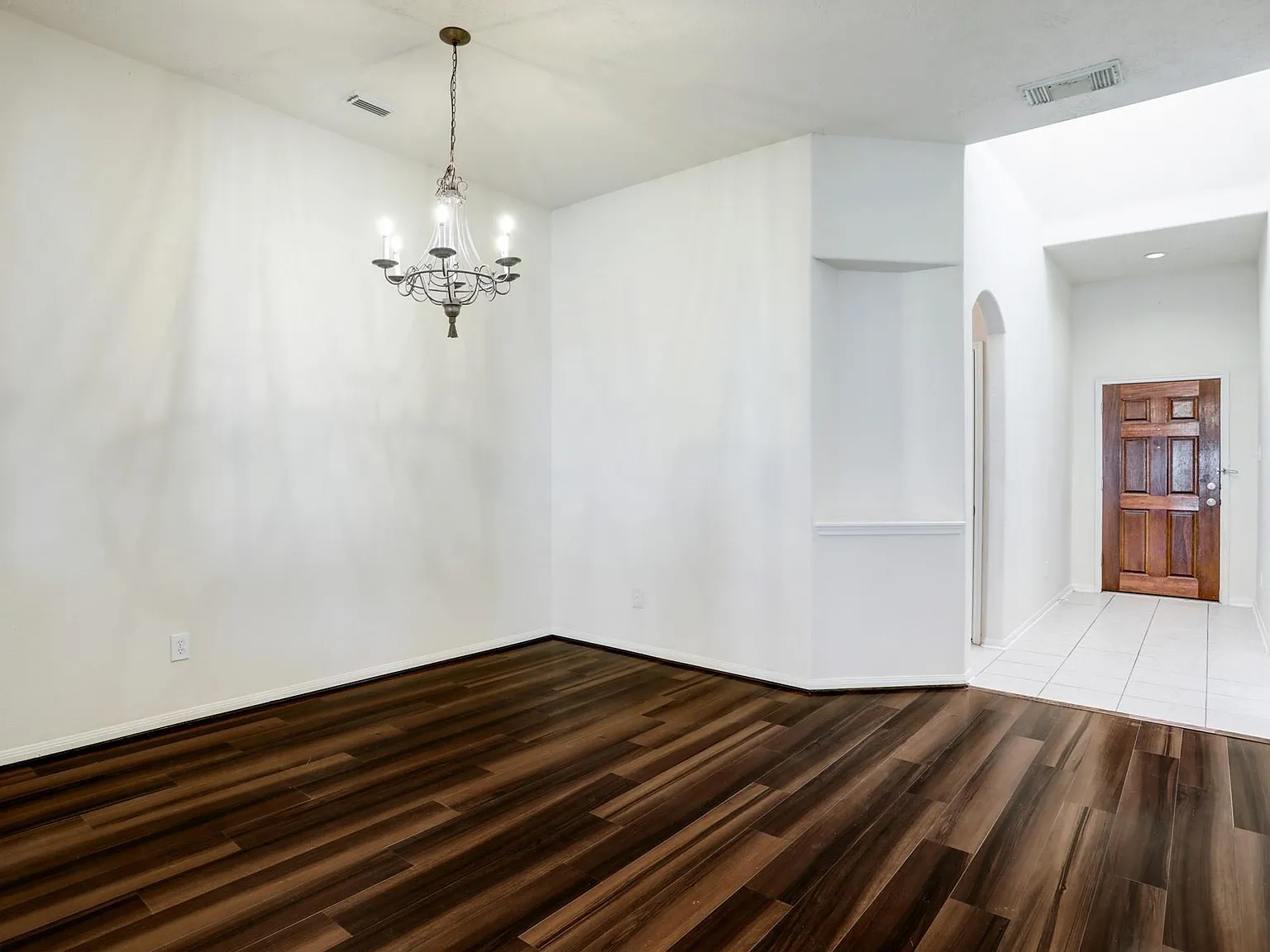 3 bed, 2.0 bath, 1872 sqft, $2,400 — Photo 3