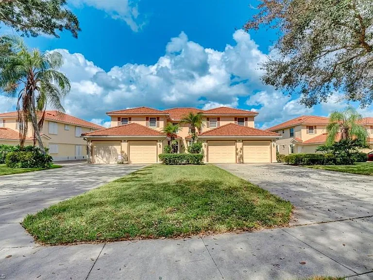 280 Robin Hood Cir #102 — Photo 4