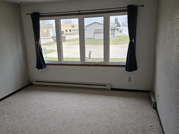 407 S Madison St, Edmore, ND