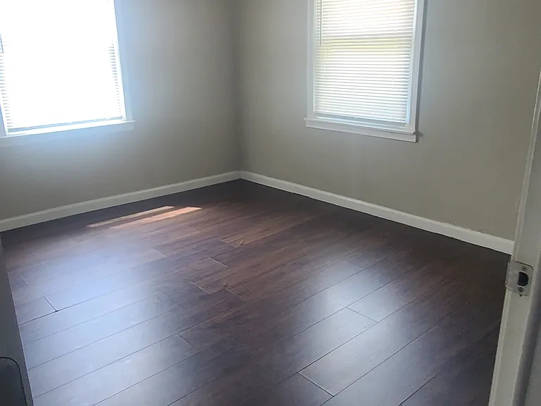 327 SW Graham Ct — Photo 8