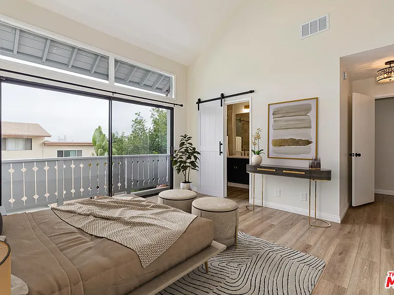1508 Berkeley St #B — Photo 15