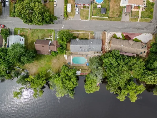 21 Dale St, Methuen, MA 01844