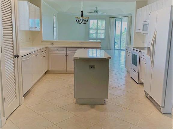 3rd image of 940 Turtle Cove Ln APT 305
