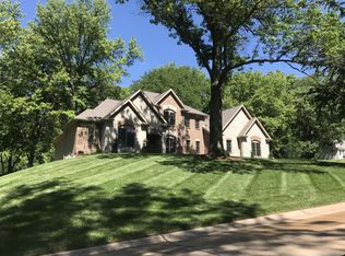 16 Ridge Crest Dr, Chesterfield, MO 63017