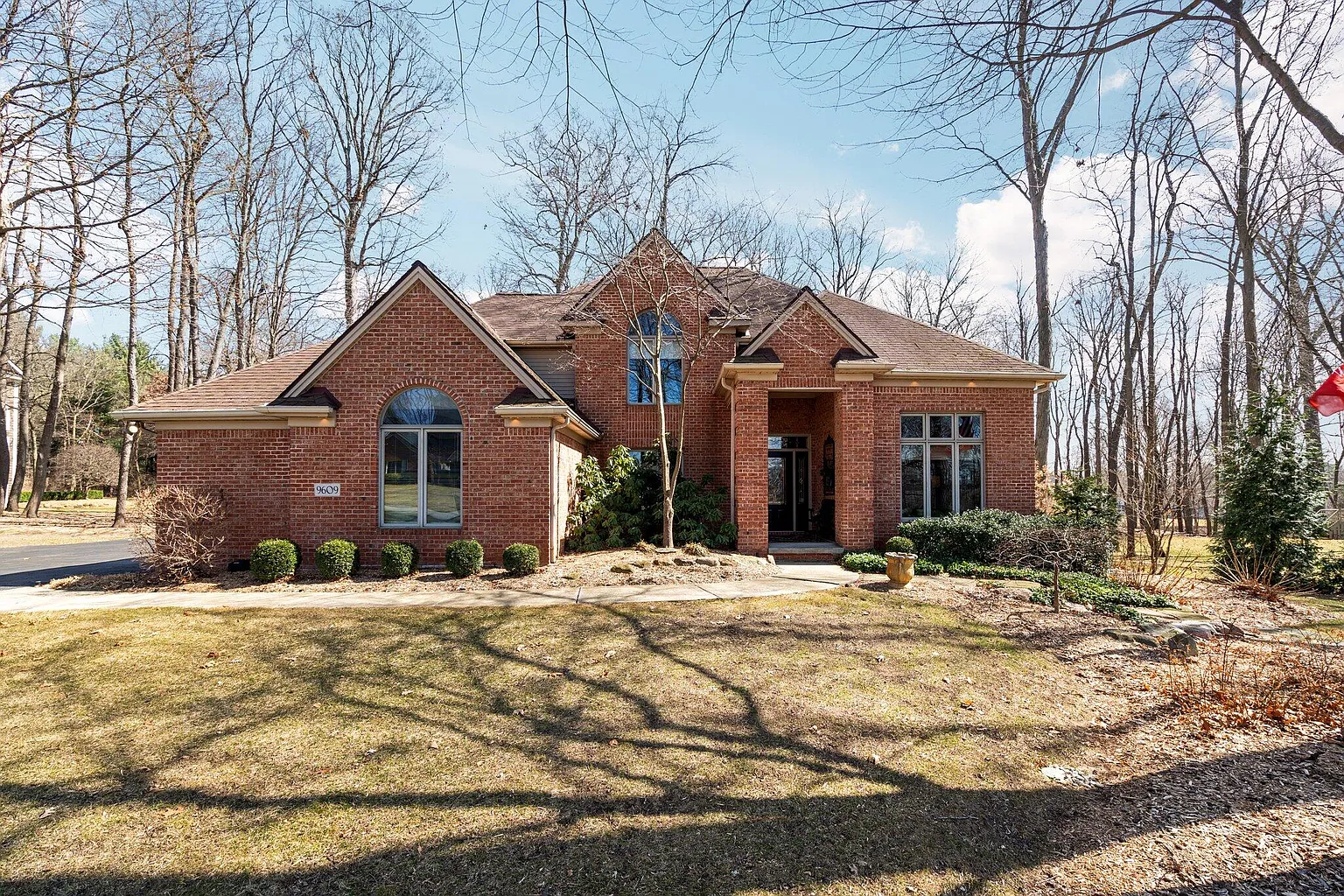 9609 Wood Bend Dr photo 1