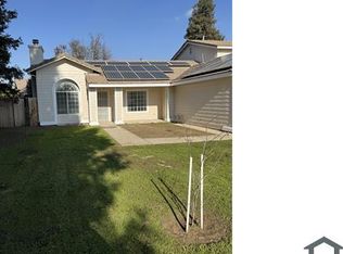 2867 Beverly Ave, Clovis, CA 93611