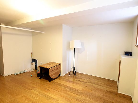 3rd image of 1310 W Thorndale Ave #G