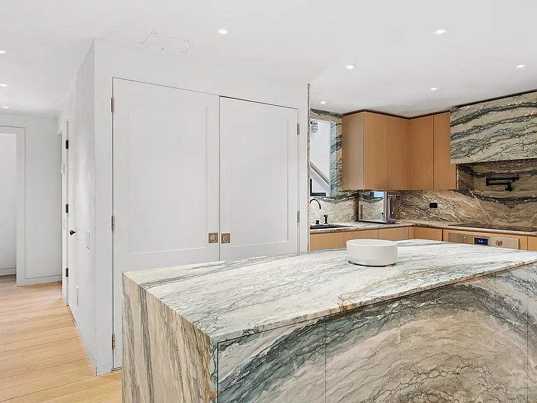 19 Fresh Pond Rd — Photo 5