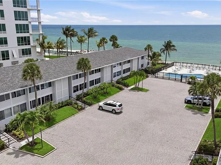 1065 Gulf Shore Blvd N #108 — Photo 30