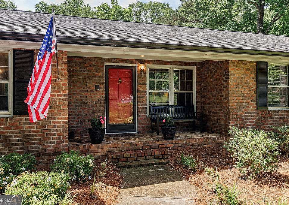 1st image of 226 Baker St