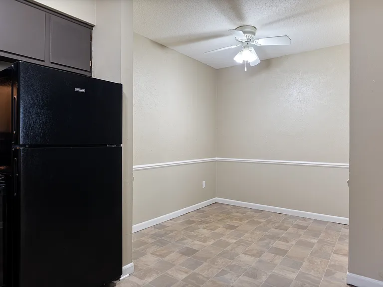 Sunnydale Estates Apartments — Photo 18