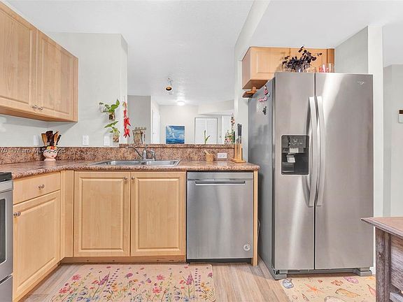 3rd image of 519 E Sheridan St #2022