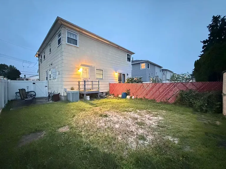 130 Levit Ave — Photo 20