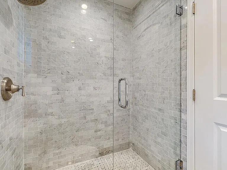 363 Huntley Dr — Photo 23
