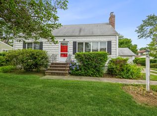 77 Jefferson Ave, Bay Shore, NY 11706