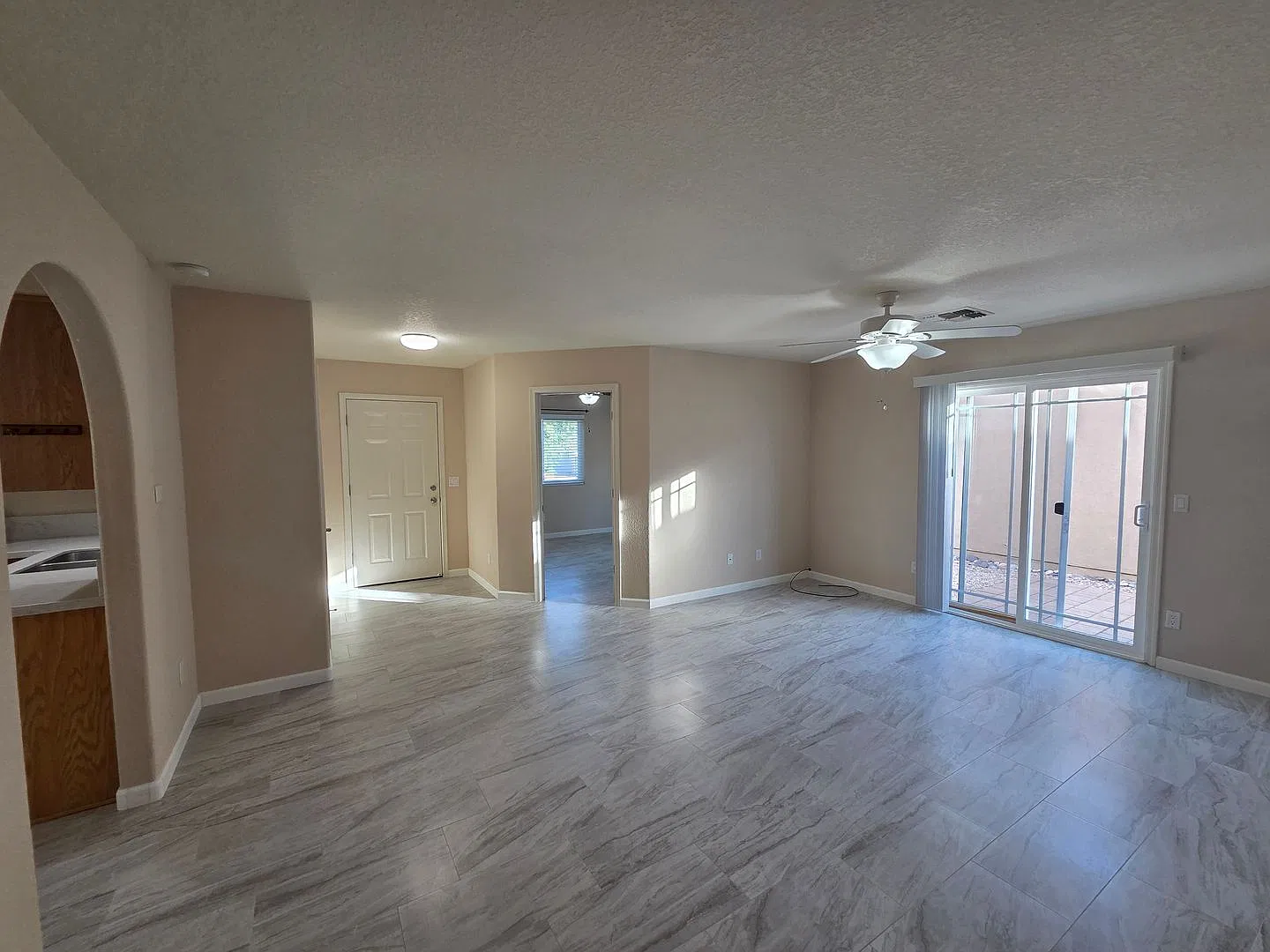 Beautiful 3-Bedroom Home with Community Pool & Boat/RV Storage! — Photo 4