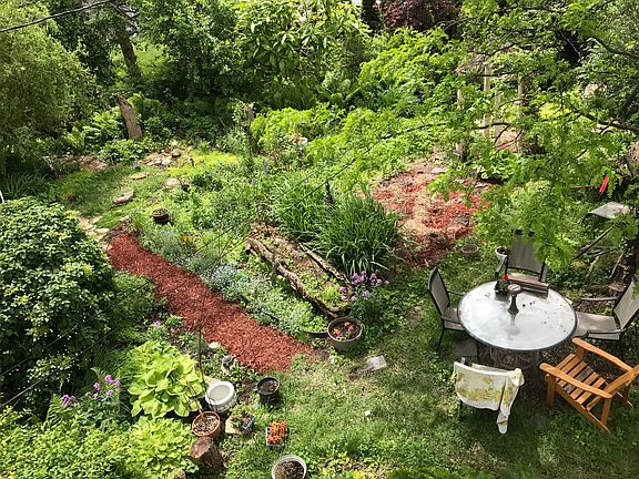 Peaceful Private Backyard