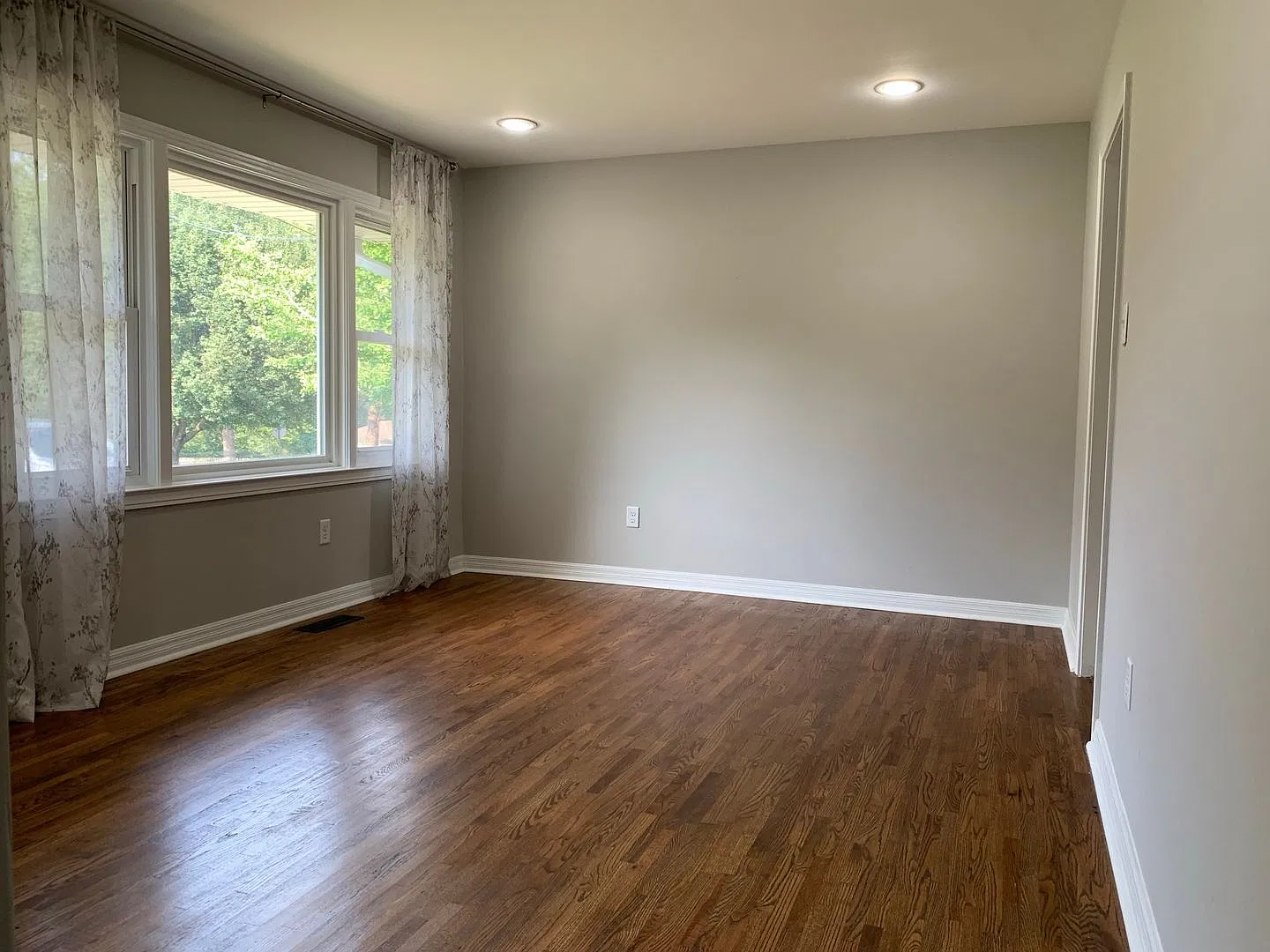 3 bed, 2 bath Home in Downtown Franklin — Photo 3