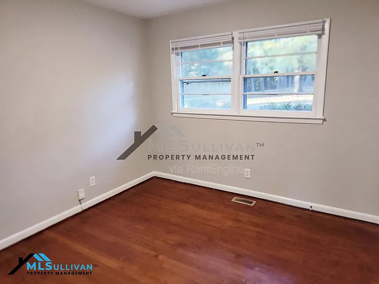 1521 Euclid Rd — Photo 12