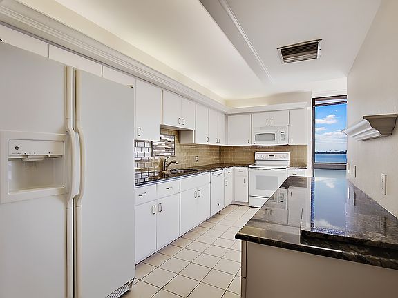 5th image of 3301 Bayshore Blvd Unit 1008B