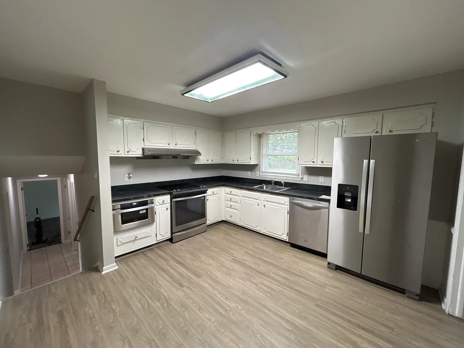 4 bed, 2.5 bath, 2180 sqft, $2,100 — Photo 2