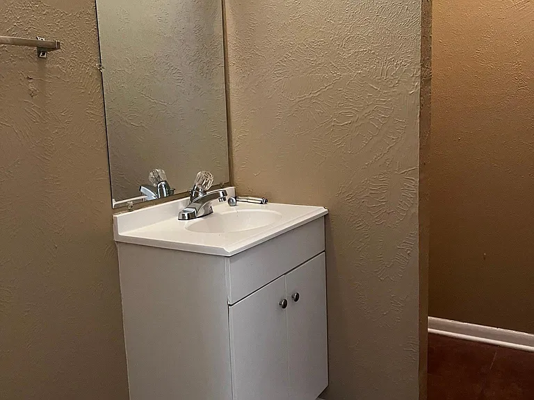 811 Acton Ave — Photo 6