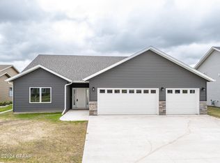 3071 44th Ave S, Grand Forks, ND 58201