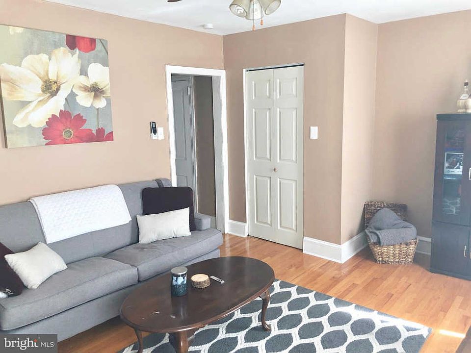 1st image of 470 Leverington Ave #2