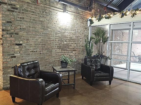 4th image of 500 S Clinton St APT 614