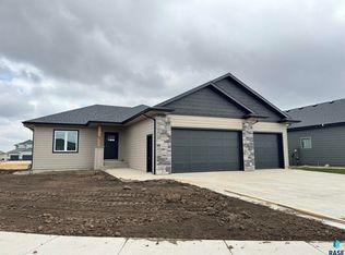 3804 S Catcher Ct, Sioux Falls, SD 57110