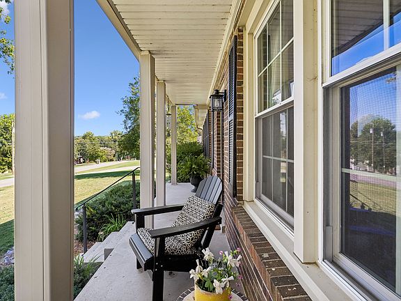 4th image of 211 Edgewater Dr