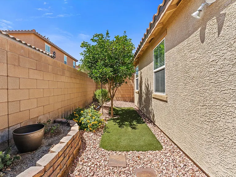 700 Sea Coast Dr — Photo 33