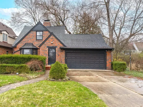 26441 Meadowood Ct S, Lathrup Village, MI 48076