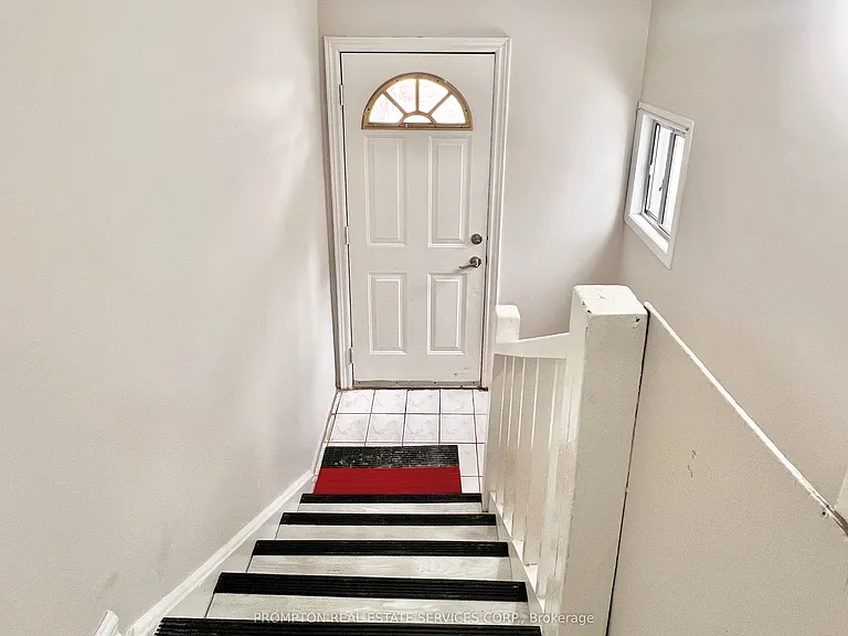 17 Winnifred Ave — Photo 43