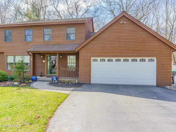 4 Berkshire Dr W, Clifton Park, NY 12065