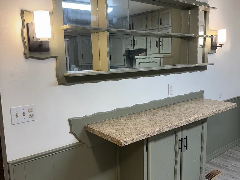 1208 E Hurd St — Photo 12