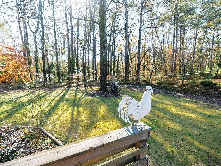 977 McLendon Dr — Photo 3