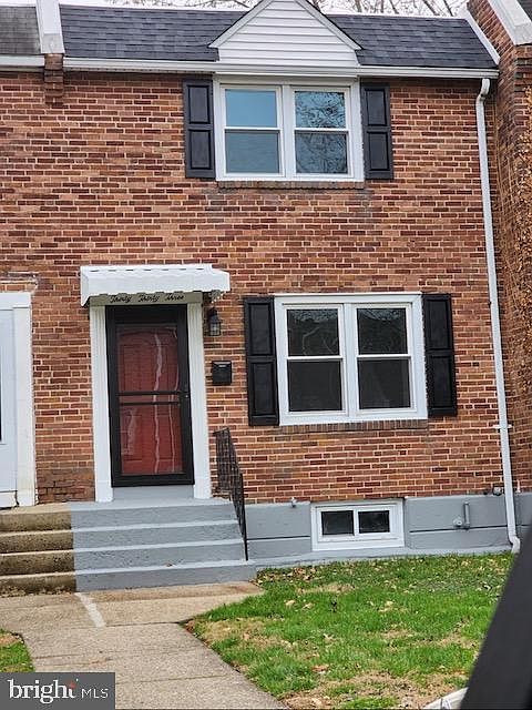 1st image of 3033 W Court Ave