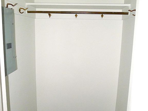 3rd image of 825 Iroquois St APT B3