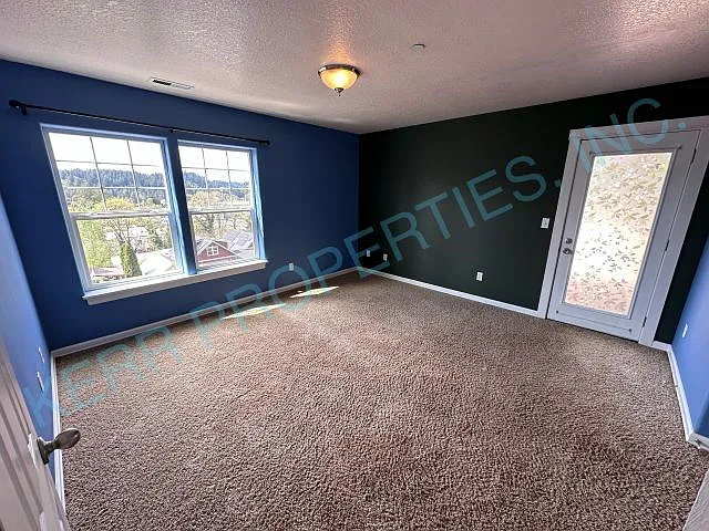 512 SE Espinosa St — Photo 12