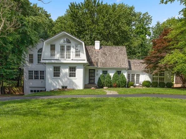 7205 Longwood Dr, Bethesda, MD 20817