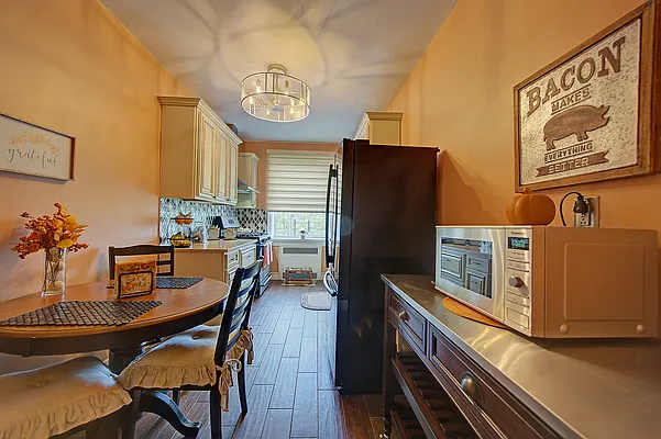 Sold by Landmarc Group | media 63